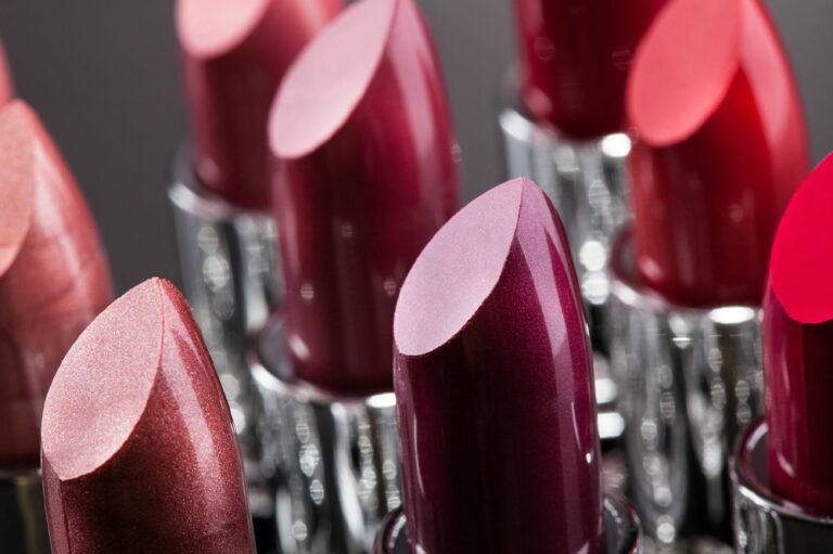 5 harmful ingredients to avoid when buying a lipstick