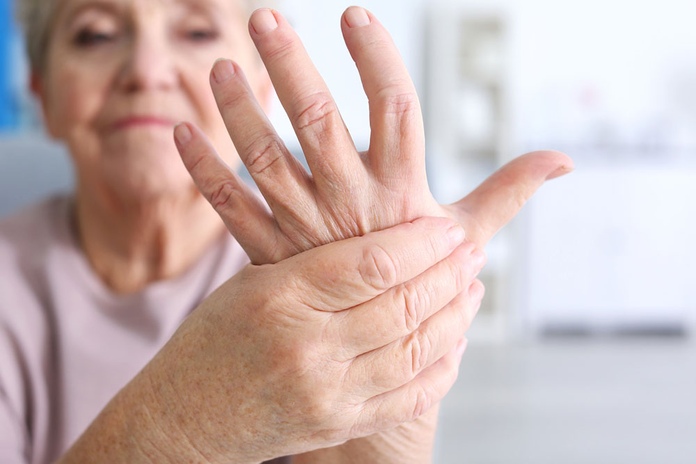 5 early signs of Parkinson&#8217;s and TD that are similar and often overlooked